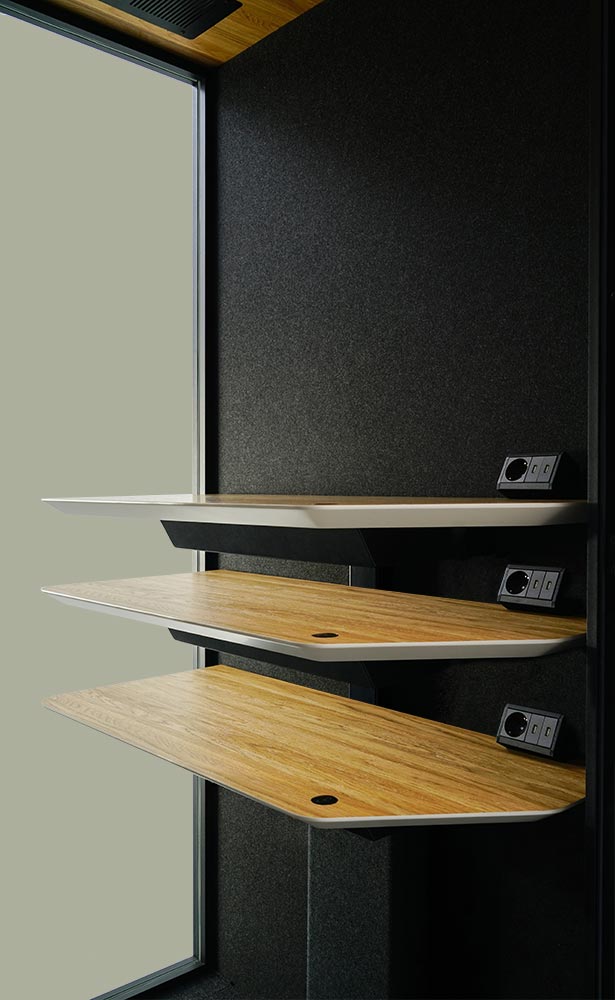 Max Calma Height adjustable desk